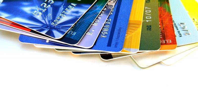 Əhali kredit kartlarından imtina edir