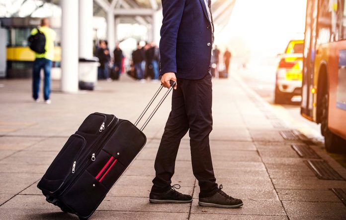 airport-luggage-pickup-2-person