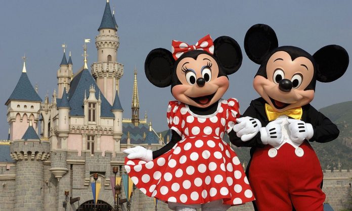 Mickey And Minnie Mouse Welcome Everyone To Hong Kong Disneyland Resort