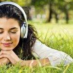 1349906537_girls_in_the_headphones_on_the_grass_025125_