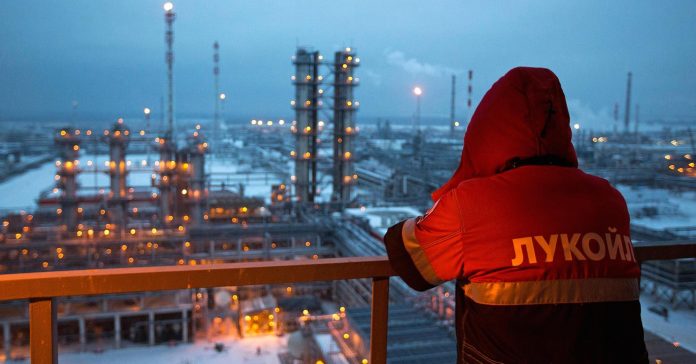 -russia-oil-refinery. lukoil