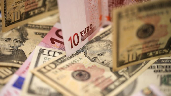 MW-FA580_euros1_20curr