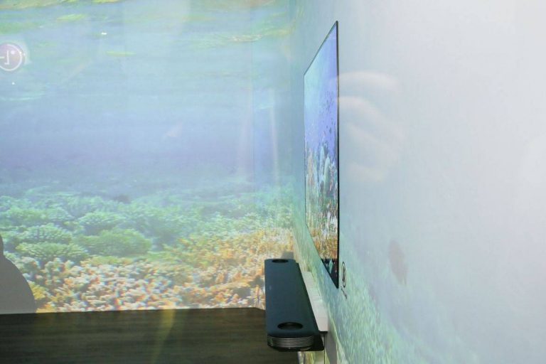 CES 2017: Sony “Danışan ekranlı” televizorunu təqdim etdi