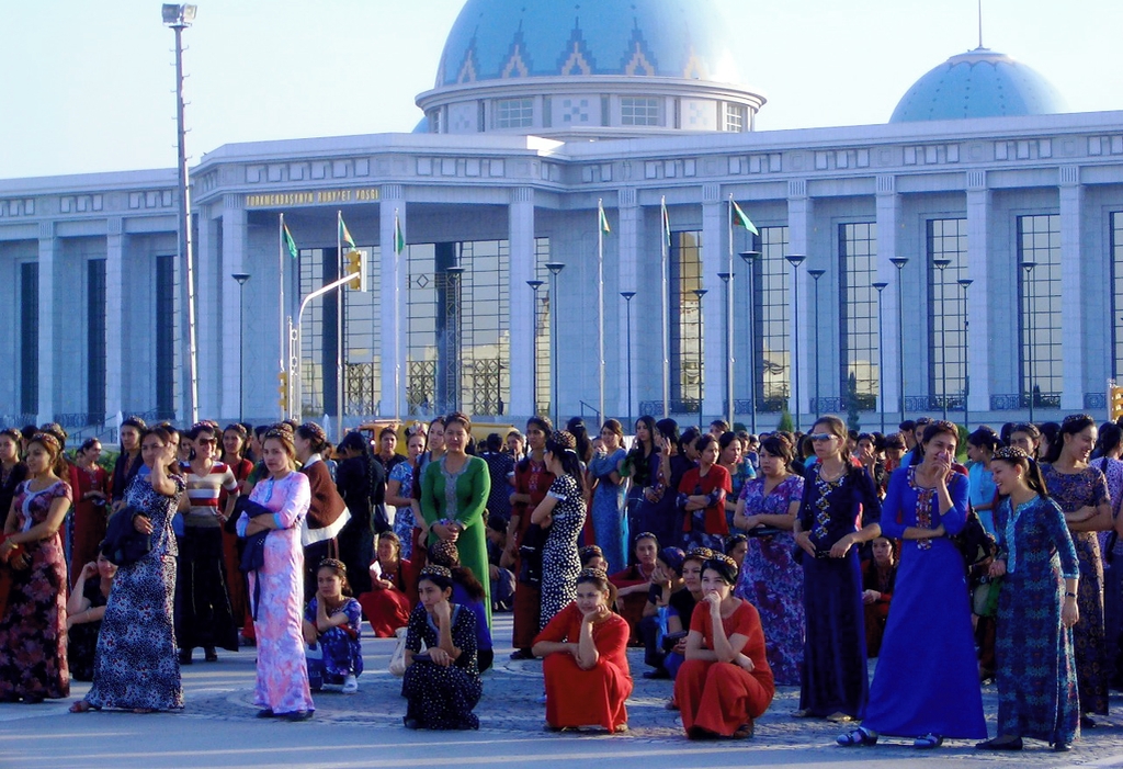 Туркмения сегодня как живут. Население Туркменистана 2023. Ашхабад Туркмения люди. Ашхабад 2023. Ашхабад население.