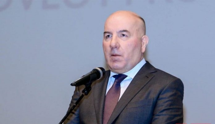 Bankla sahibkar arasında “uçurum”: Mərkəzi Bank köprü ola biləcəkmi?