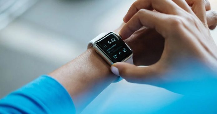 applewatch- hand
