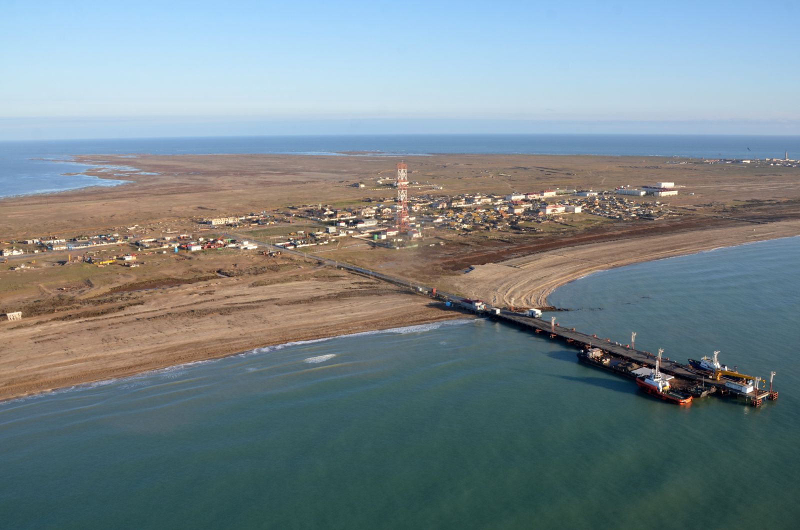 Остров жила. Остров Чилов. Остров Чилов в Каспийском море. Чилов Азербайджан. Остров Пираллахи в Каспийском море.