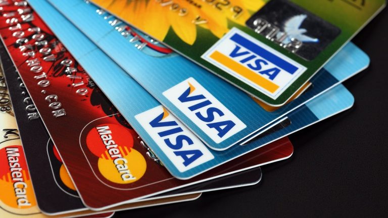 Hansı banklardan güzəşt müddəti olan kredit kart əldə etmək mümkündür?
