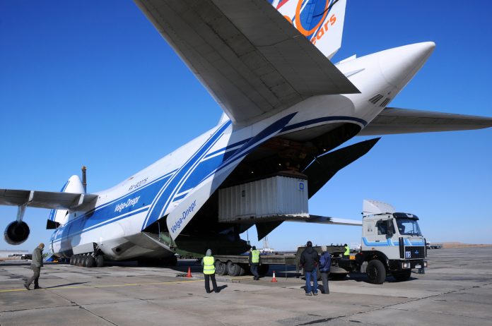 Antonov AN-124 Unloading