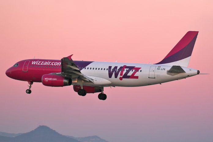 Airbus_A320-233_Wizz_Air-Curimedia