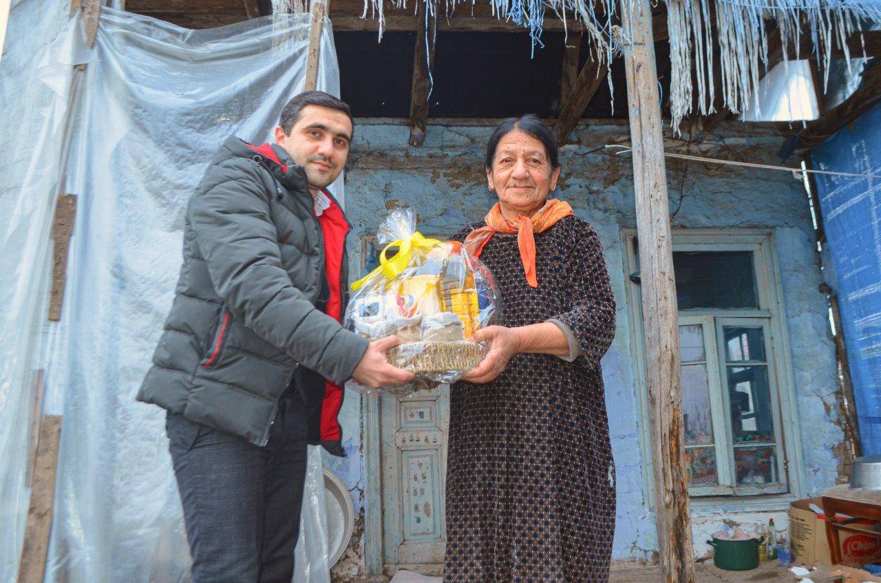 Yelo Bank Lənkəran və Bərdədə aztəminatlı ailələri sevindirdi® 7 1 5