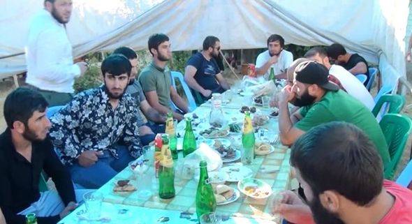 Xaçmazda xüsusi karantin rejiminin ilk günündə toyu olan bəy və qonaqları tutuldu - FOTO 2 toy məclisi