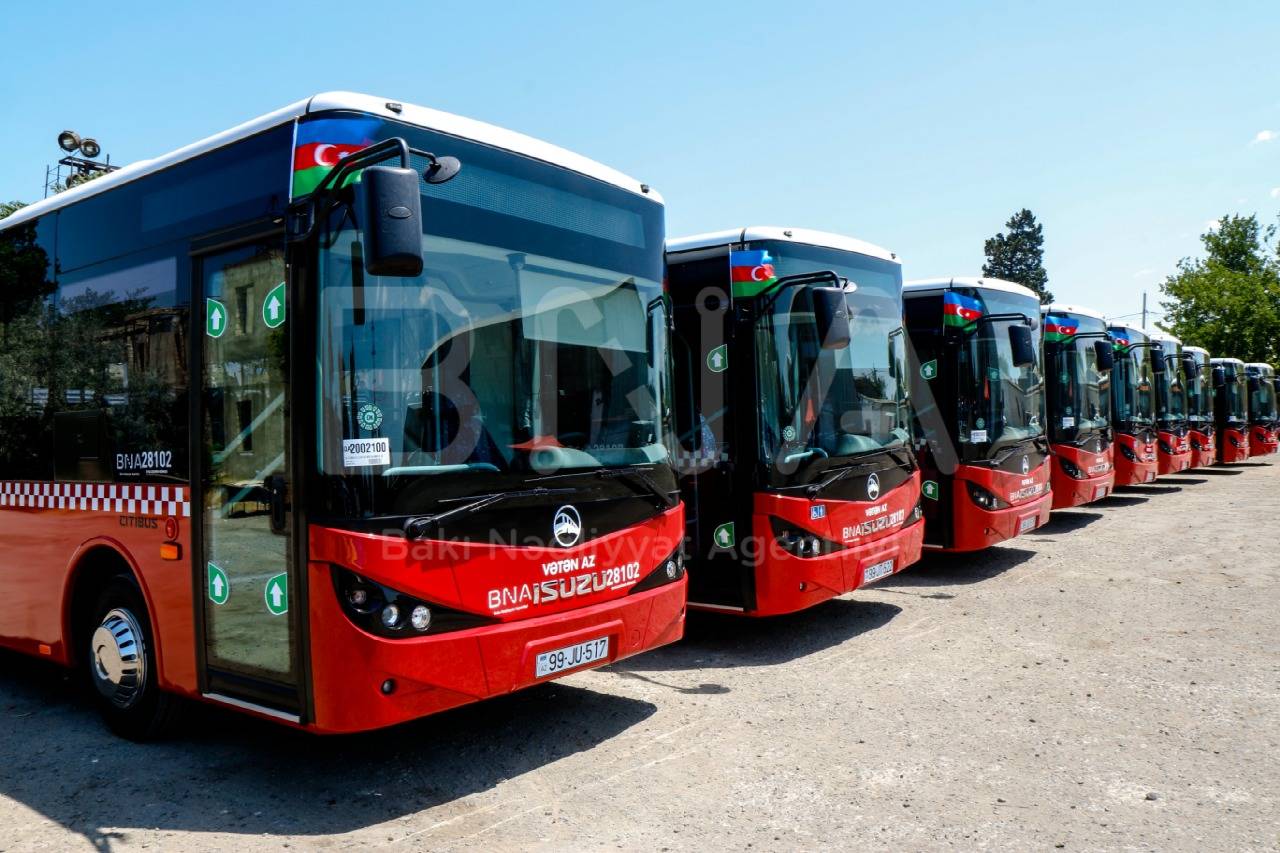 Автобус без номера. Автобусный парк Азербайджан. Туристический автобус. Автобусы Баку. Российский туристический автобус.