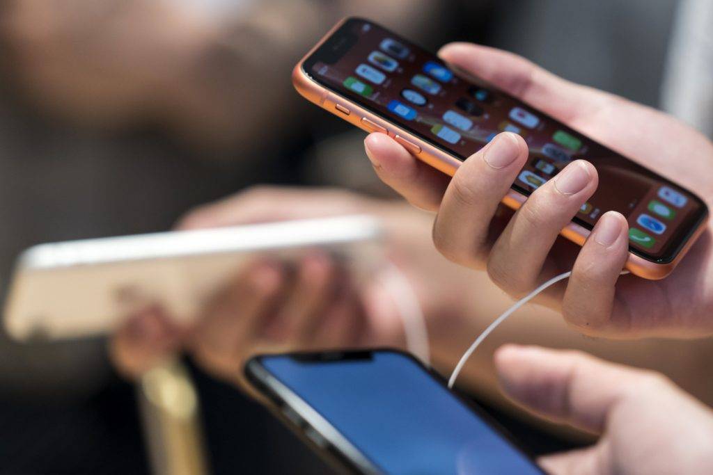 İlin ilk 10 ayında Azərbaycan xaricdən 1 mln. üzərində smartfon idxal edib