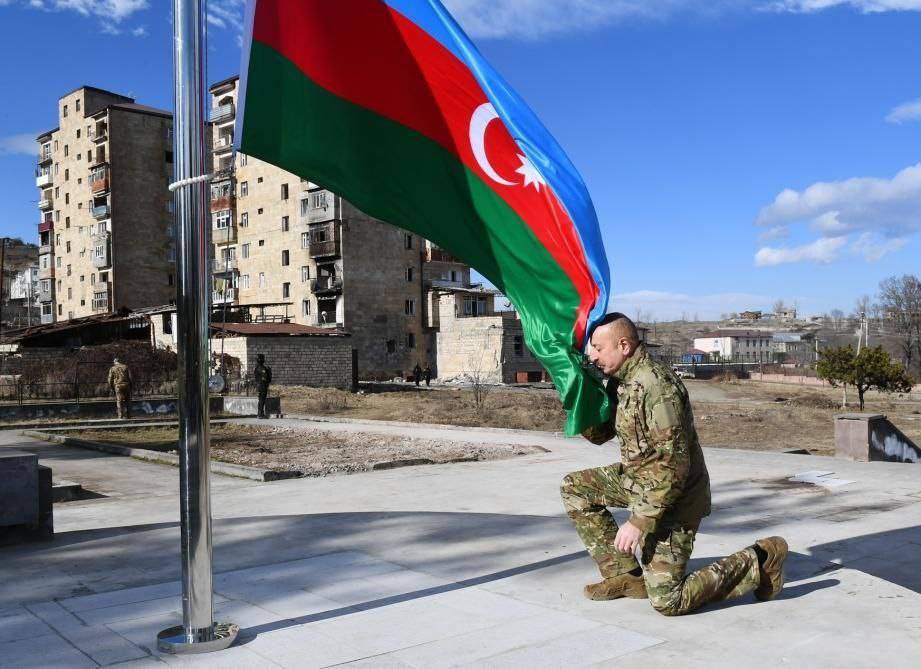 Prezident İlham Əliyev Laçın şəhərində Azərbaycan Bayrağını ucaltdı