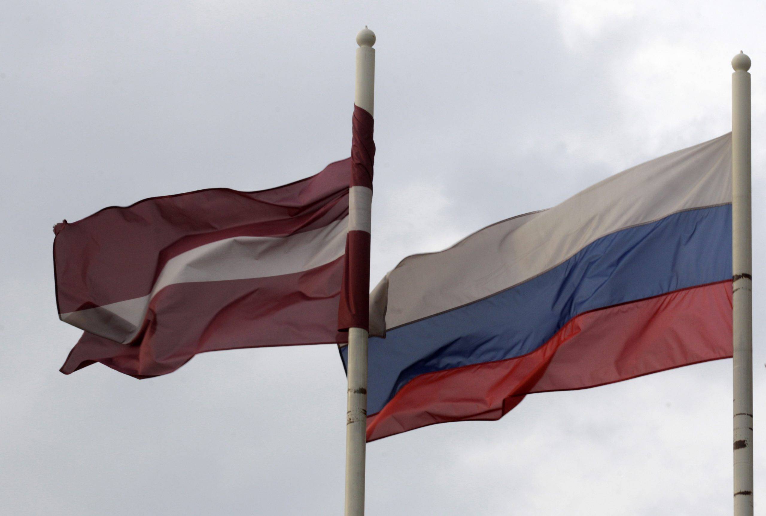 Латвия против россии. Флаг Латвии. Флаг России. Австрия и Россия.