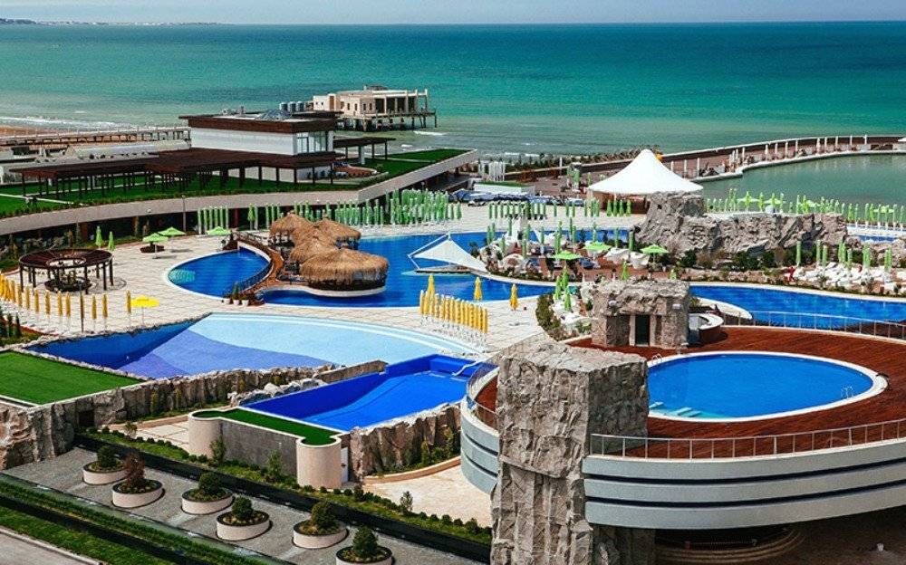 Отдых в баку на море цены 2024. Далга Бич аквапарк. Курортная зона Баку. Dalga Beach Aquapark Resort Баку. Аква парк в Баку Далга Бич.