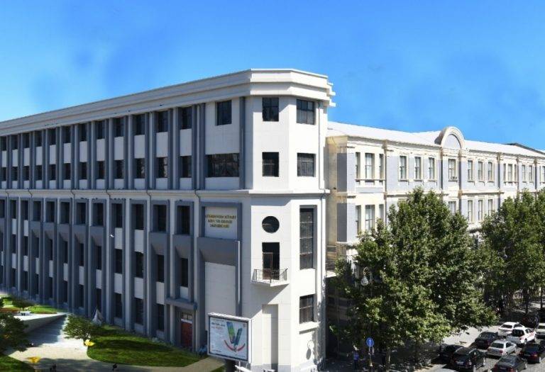 Bu universitetdə vakansiya var – Maaş 3 min manatdan çoxdur