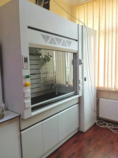 Azərbaycanda bir ilk! “Gardashlar Mebel”dən laboratoriyalar üçün yeni nəsil təhlükəsizlik avadanlığı 1 Picture1