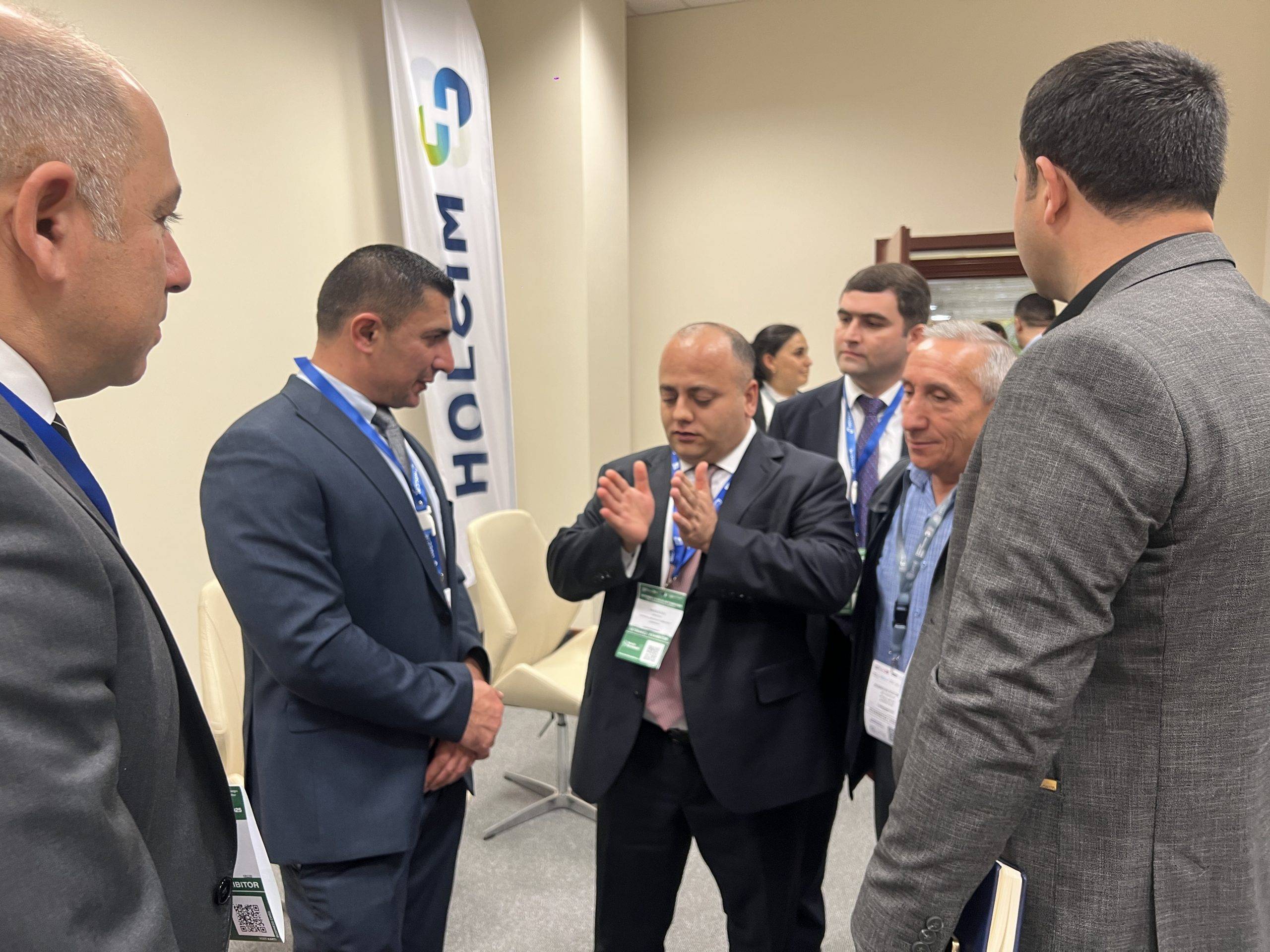 Holcim Azərbaycan “yaşıl məhsullarını” beynəlxalq inşaat sərgisində təqdim edir 2 IMG 4663 scaled