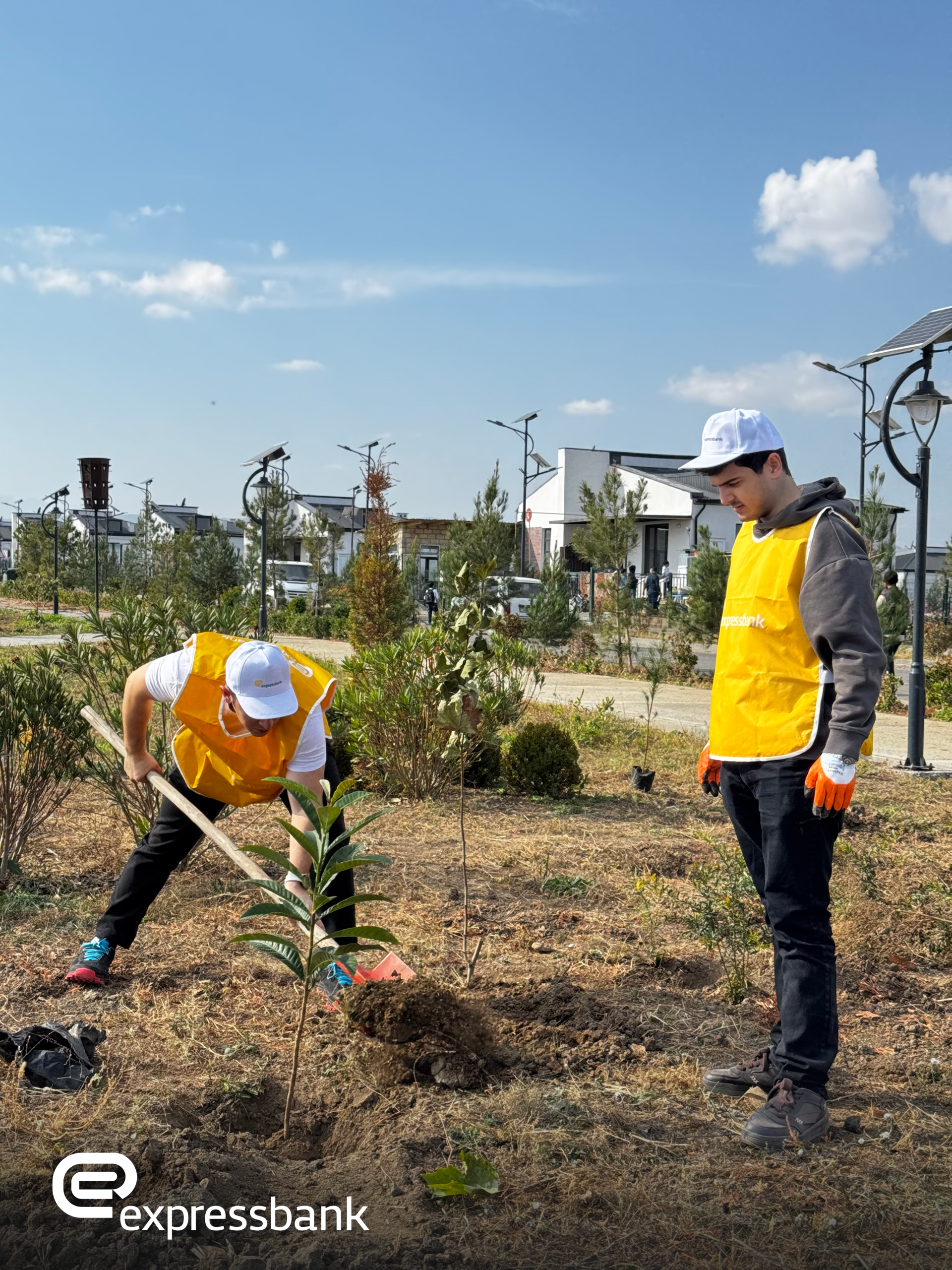Expressbank Ağdamda “Zəfər naminə” ağacəkmə aksiyası keçirib 7 1 1 scaled