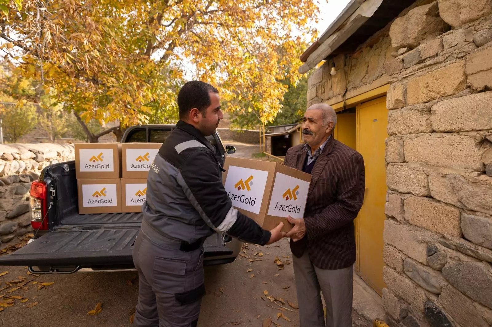 “AzerGold” tərəfindən Naxçıvanda aztəminatlı ailələrə bayram sovqatı təqdim edilib 3 3 7