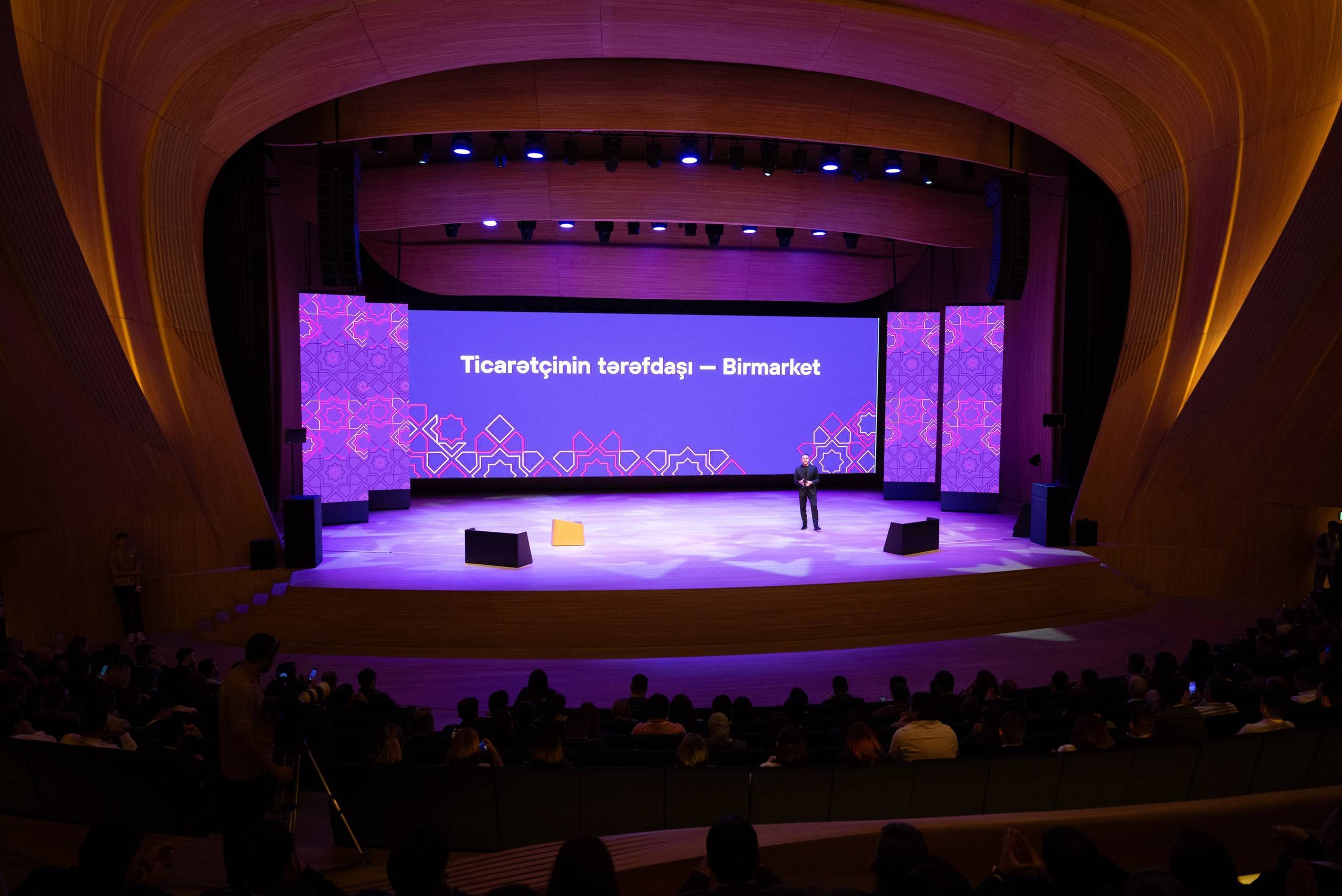 Birmarket ticarətçilərlə birgə ölkədə biznesi irəli aparır 3 4 18