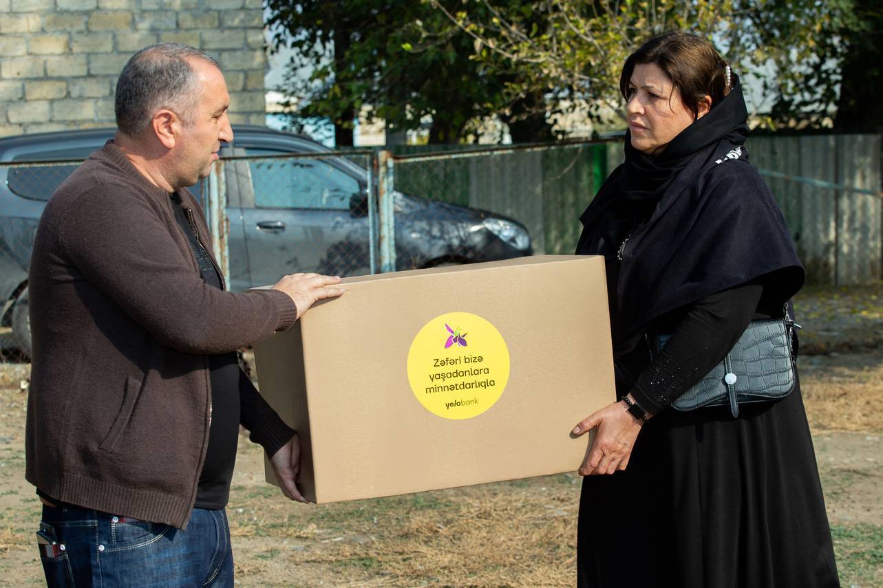 Yelo Bank Xocavənddə yaşayan şəhid ailələrinə Zəfər sovqatı təqdim edib 3 4 19