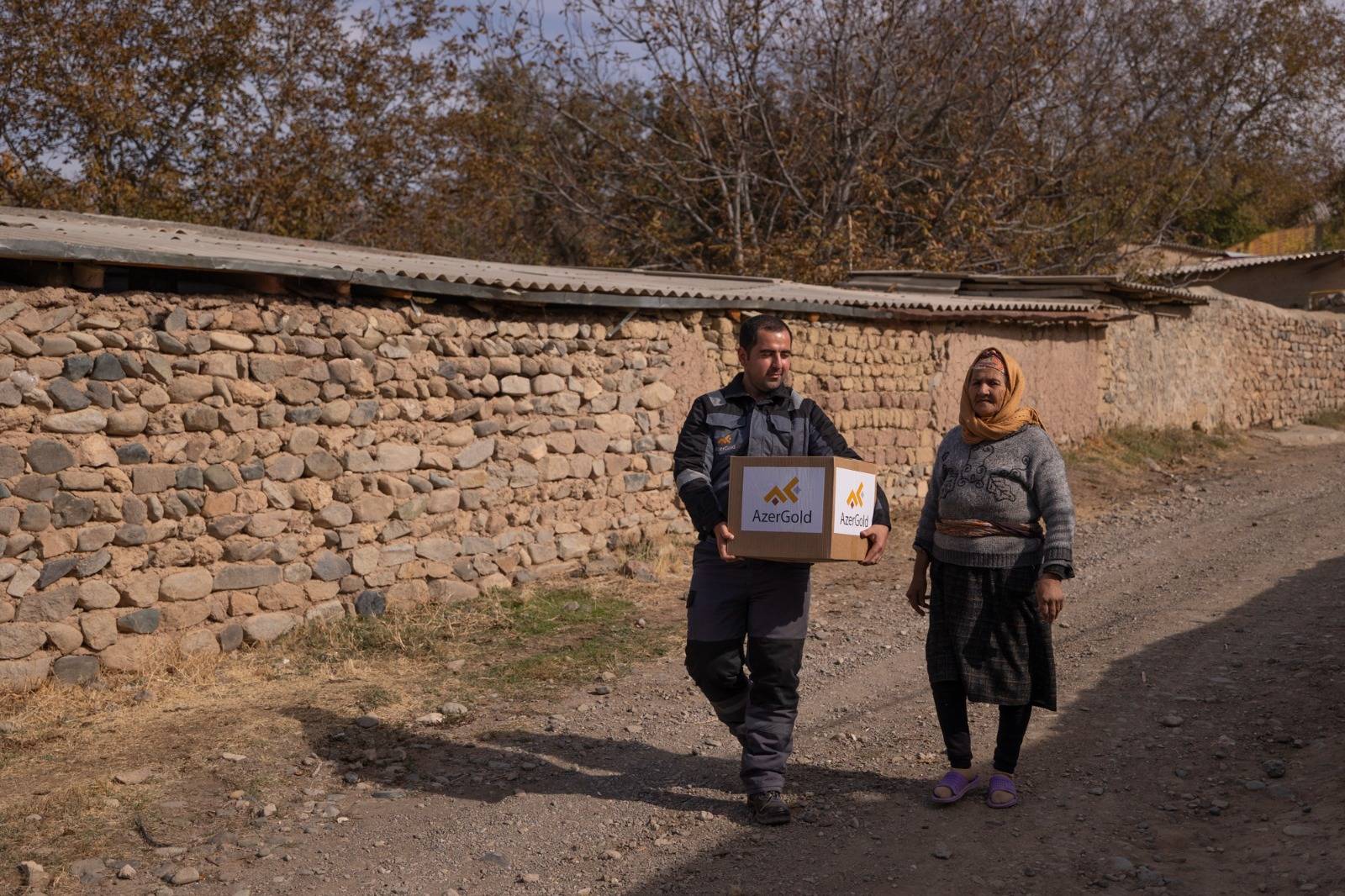 “AzerGold” tərəfindən Naxçıvanda aztəminatlı ailələrə bayram sovqatı təqdim edilib 2 4 6