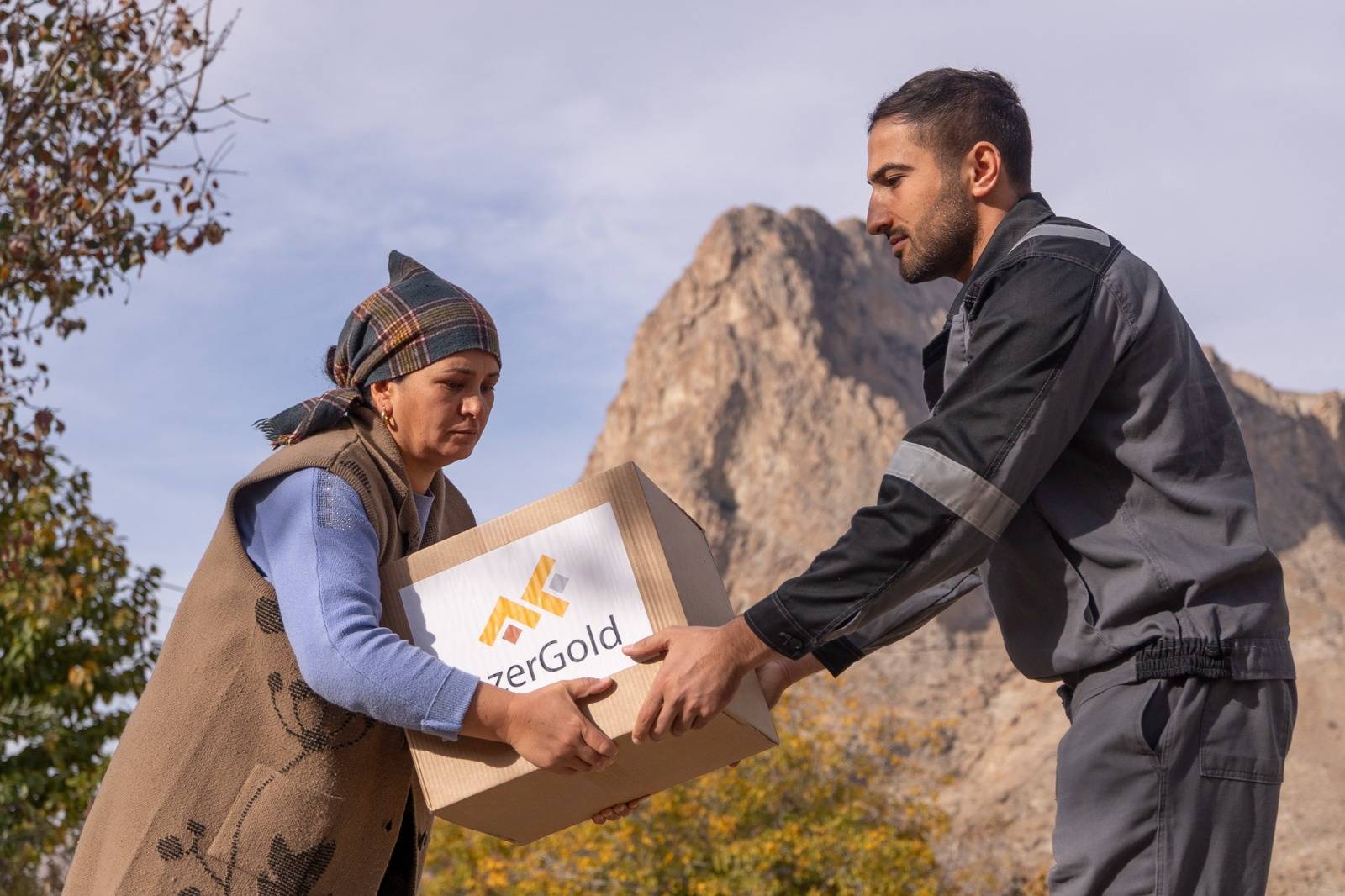 “AzerGold” tərəfindən Naxçıvanda aztəminatlı ailələrə bayram sovqatı təqdim edilib 1 5 3