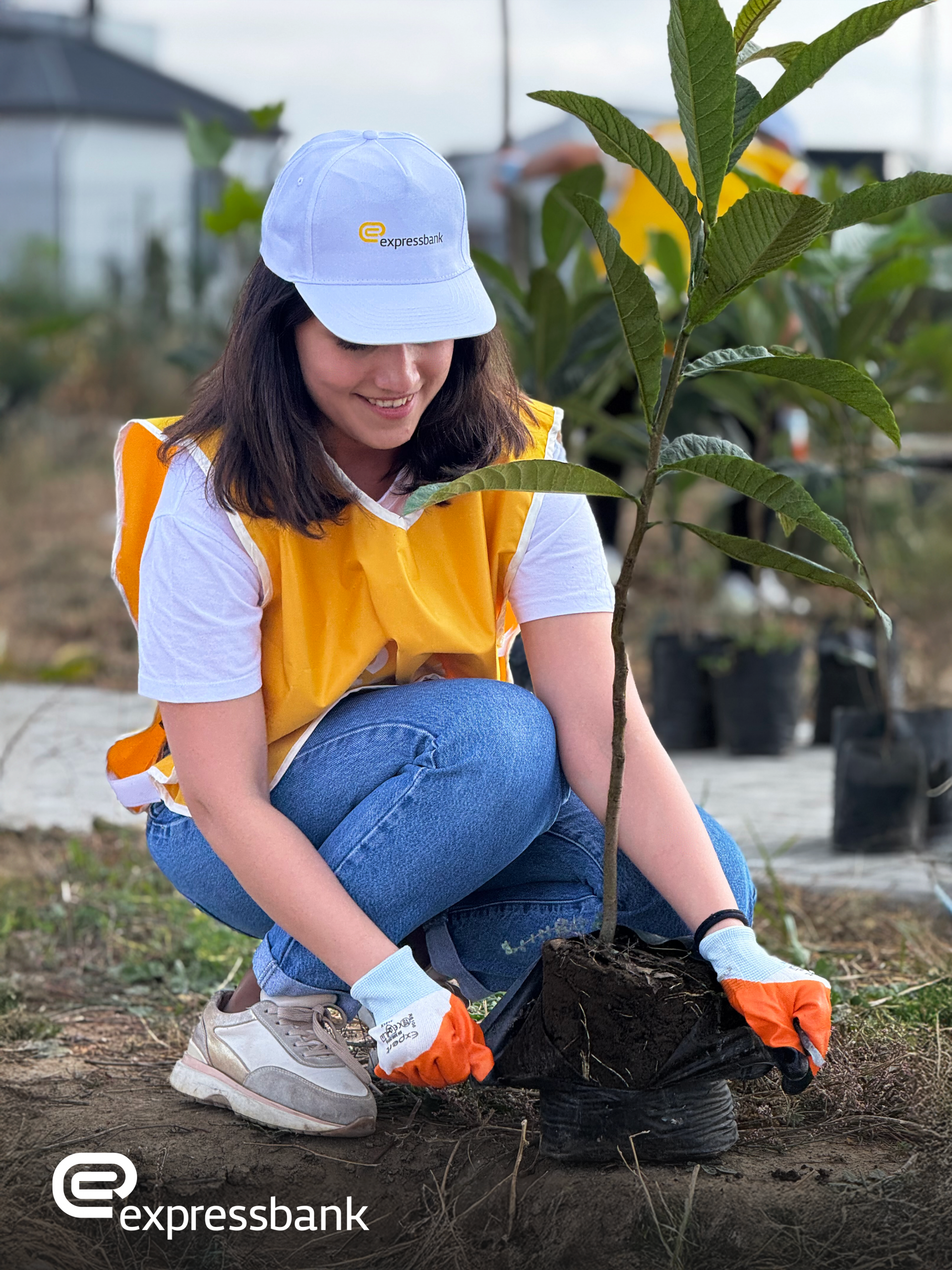 Expressbank Ağdamda “Zəfər naminə” ağacəkmə aksiyası keçirib 3 5 scaled