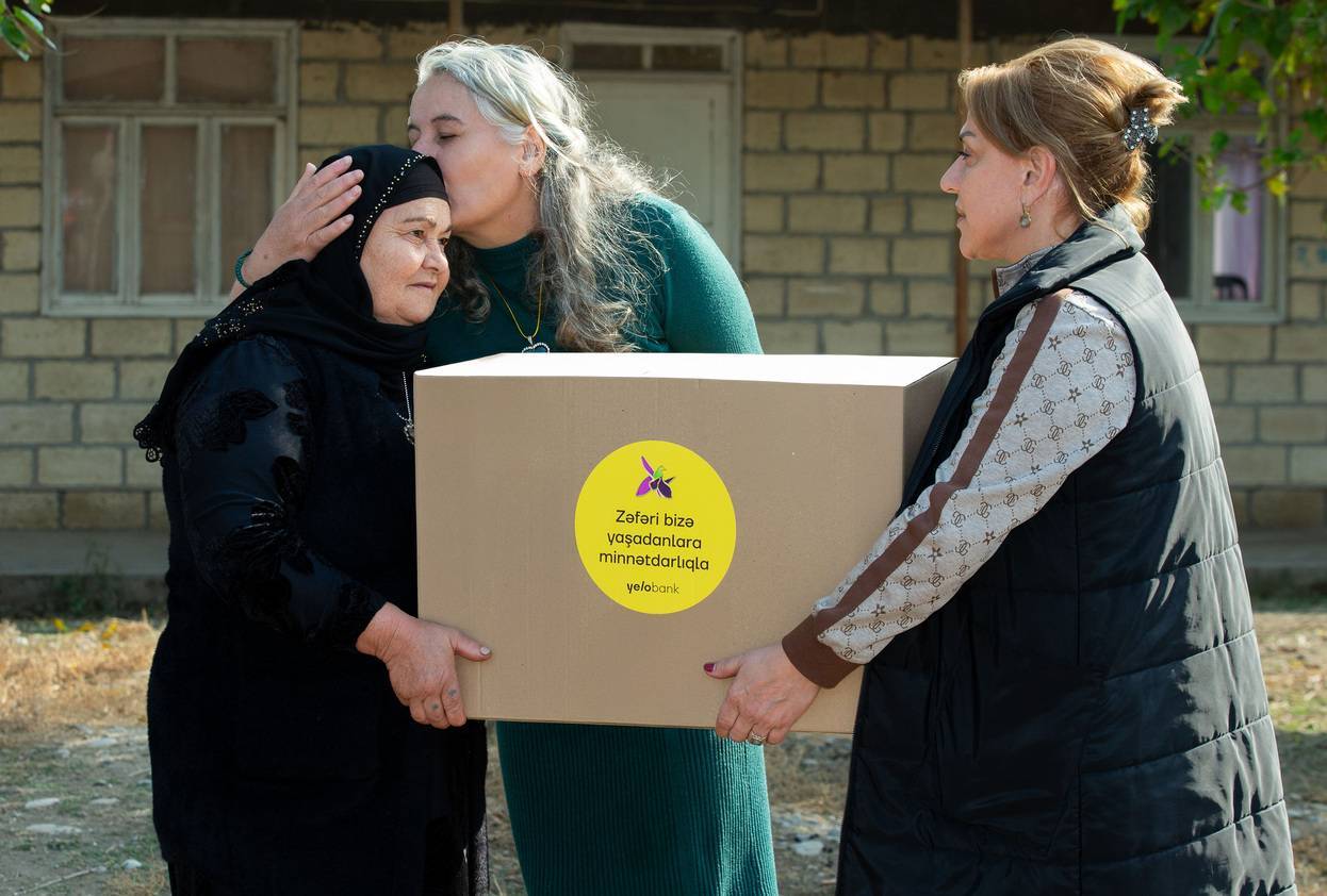 Yelo Bank Xocavənddə yaşayan şəhid ailələrinə Zəfər sovqatı təqdim edib 1 6 15