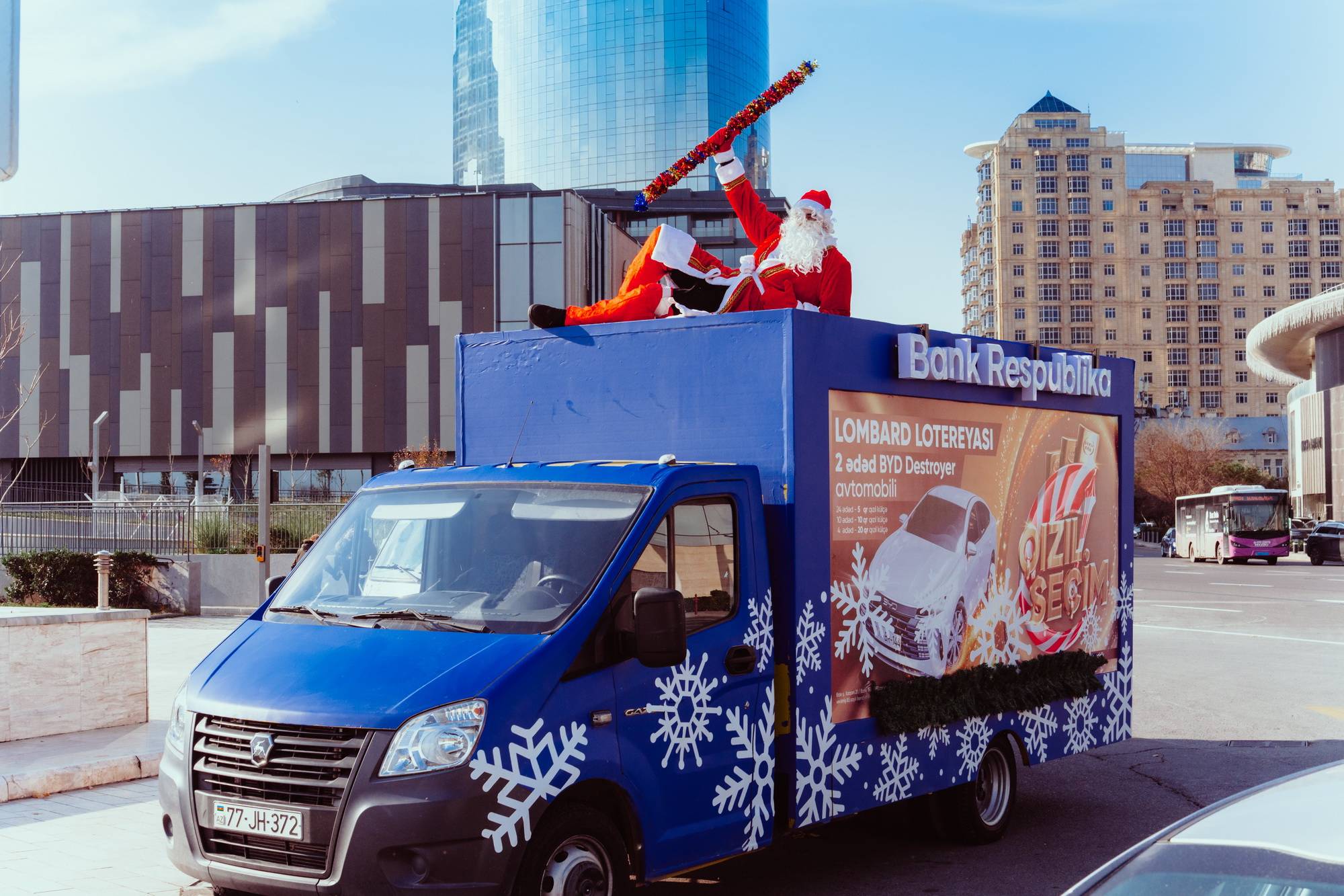 Şaxta Baba da Bank Respublika-dan hədiyyə qazanmağa tələsir 7 06 BR Santa 1