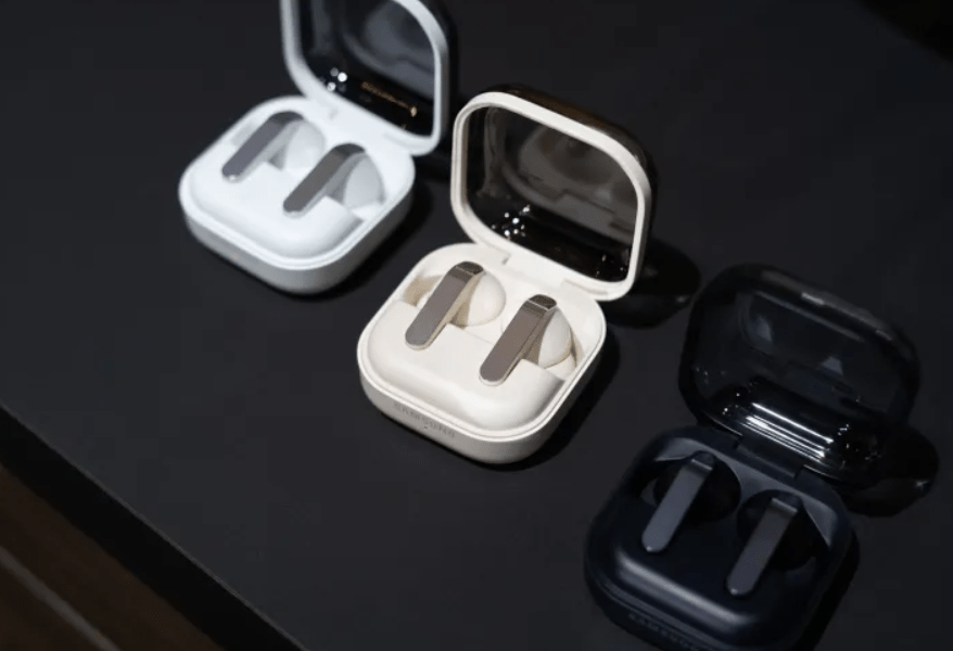 "Samsung" Galaxy Buds 4 və Buds 4 Pro qulaqlıqlarını təqdim edib 2 image 2026 02 26T114540.071