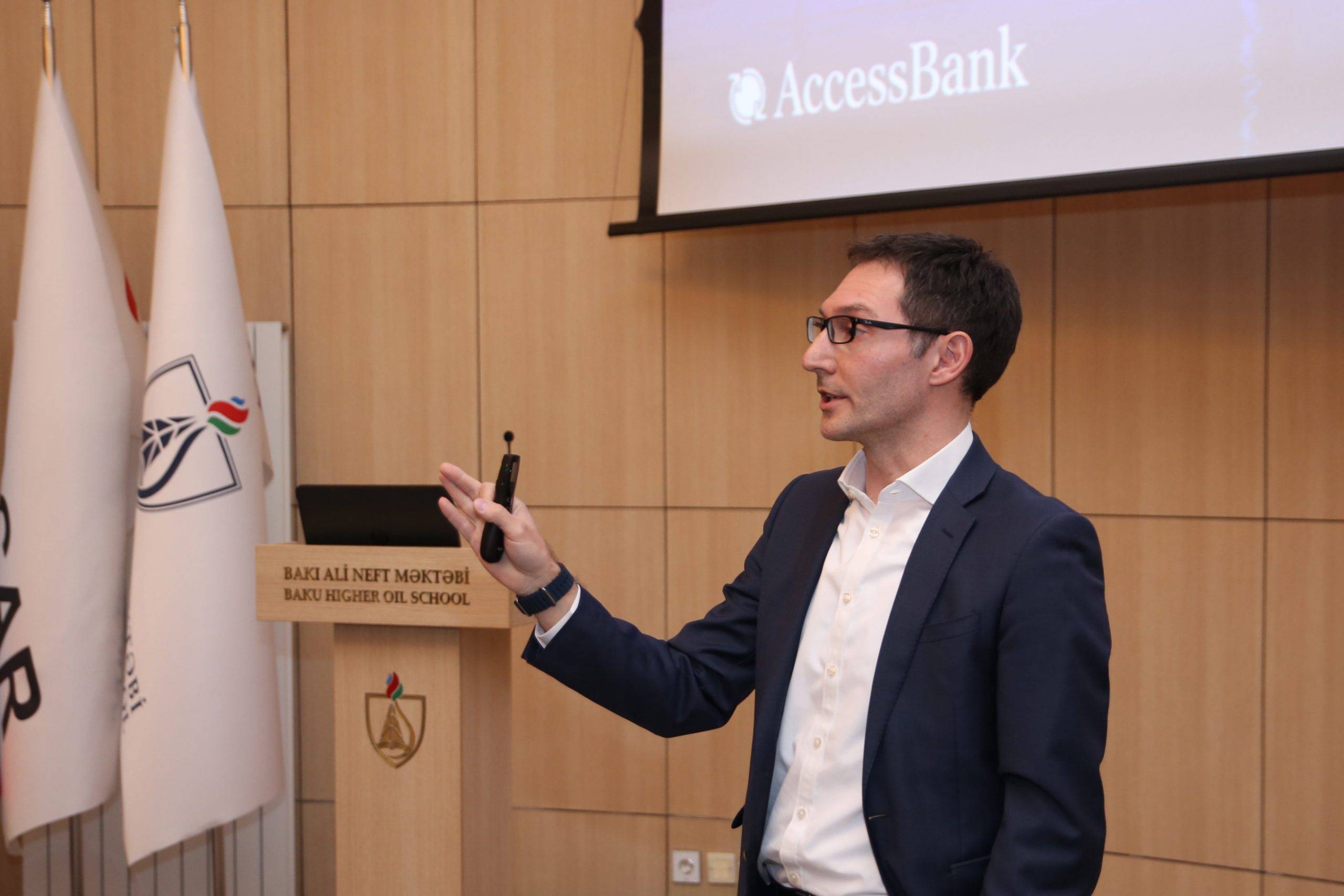 AccessBank rəhbərliyi Gənclər Gününü Bakı Ali Neft Məktəbinin tələbələri ilə birlikdə qeyd etdi 3 photo 2 1 scaled