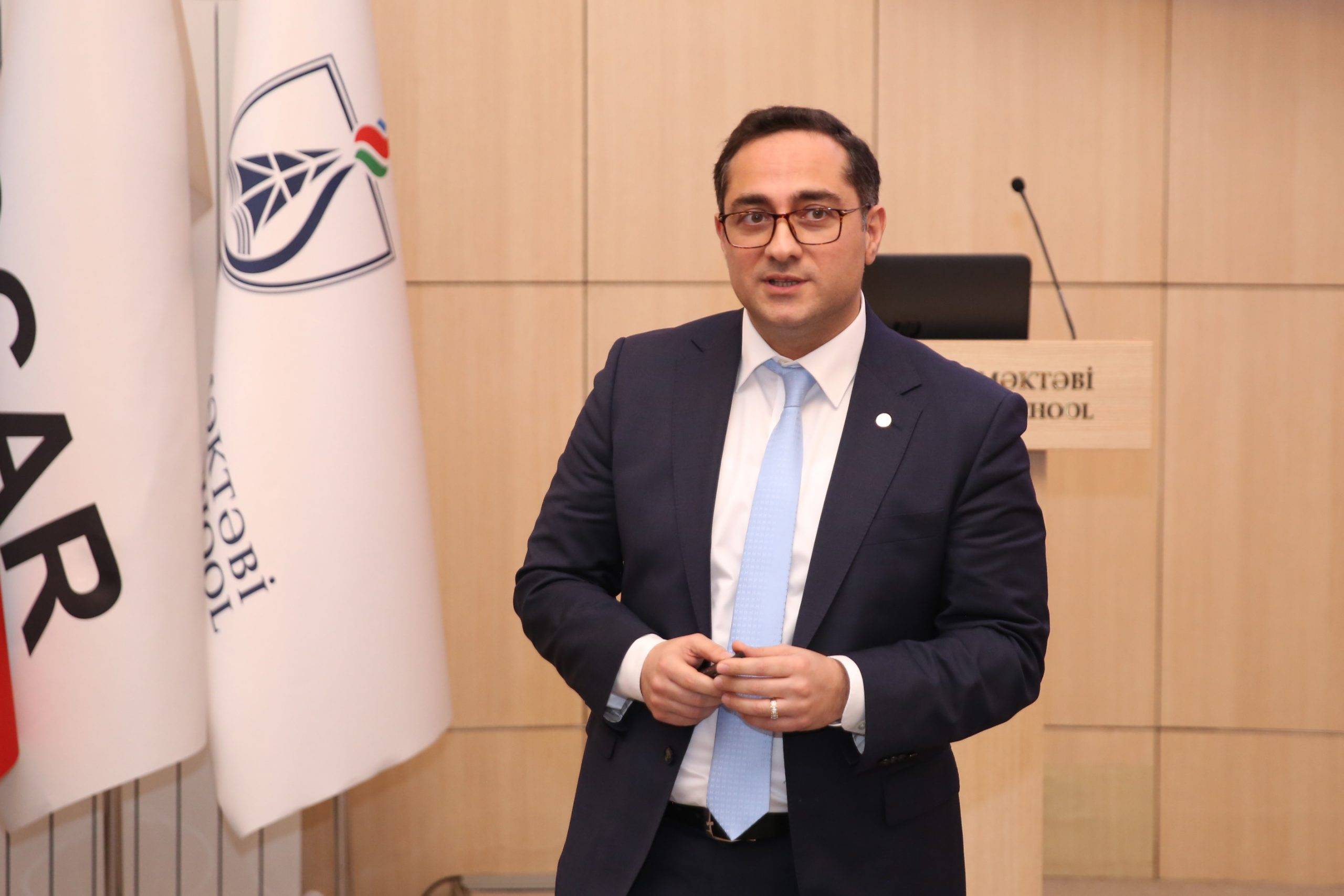 AccessBank rəhbərliyi Gənclər Gününü Bakı Ali Neft Məktəbinin tələbələri ilə birlikdə qeyd etdi 2 photo 3 scaled