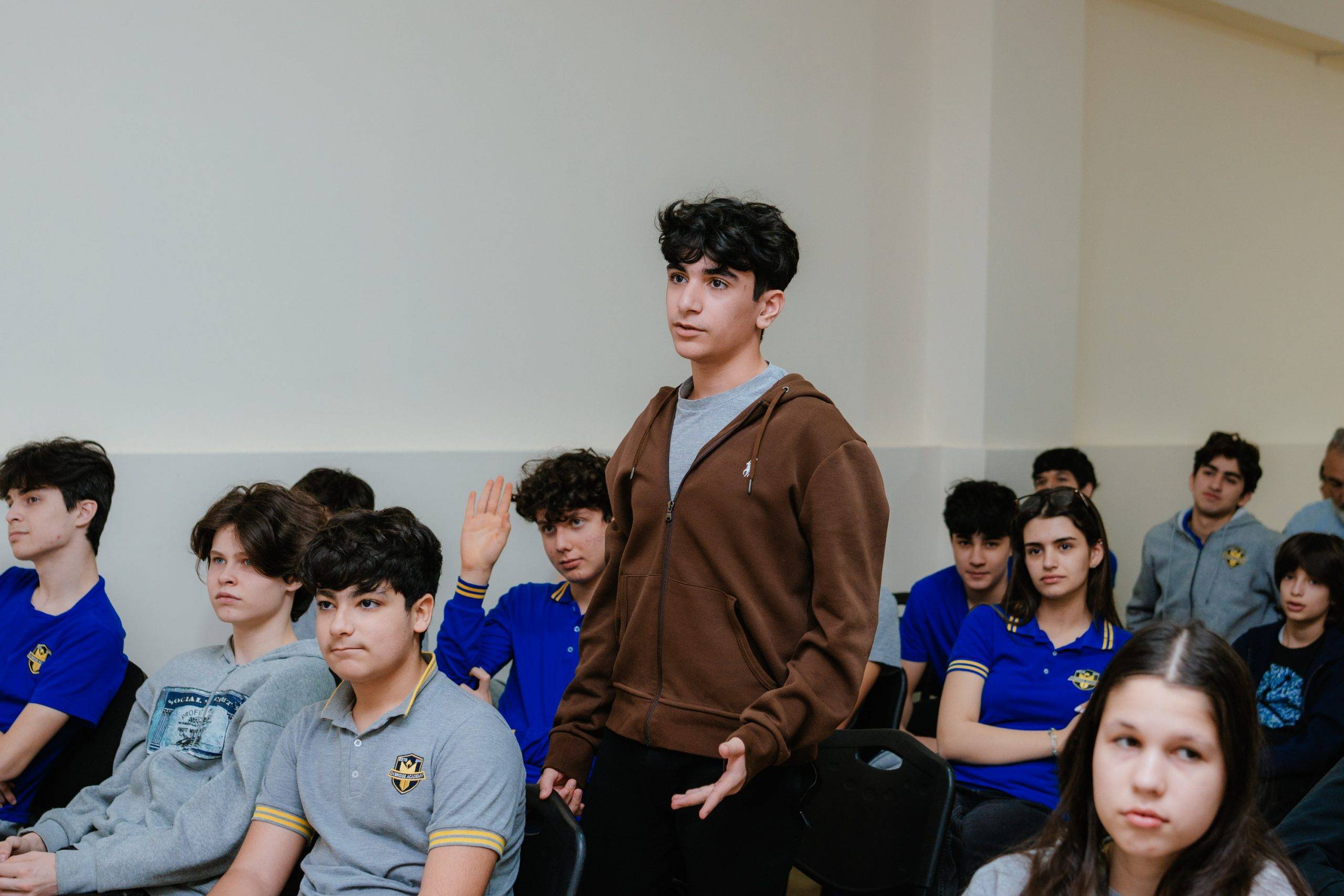 Bank Respublika Oxbridge Akademiyasında Qlobal Pul Həftəsinə həsr olunmuş tədbir keçirib 2 05 BR Oxbridgepress scaled