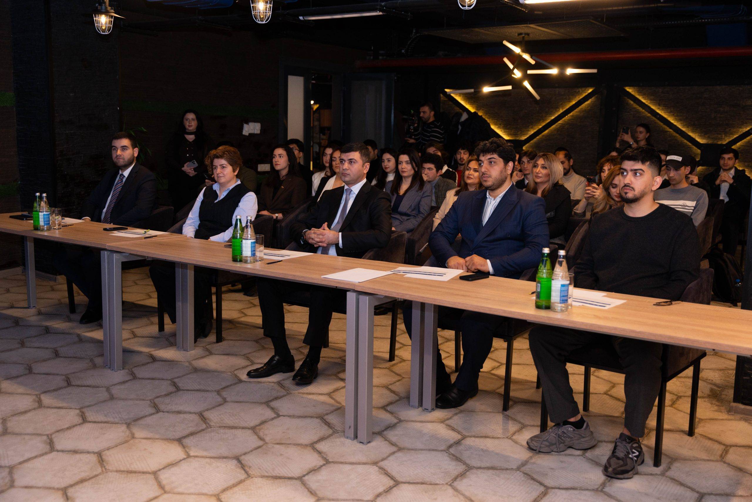 Expressbankın sponsorluğu ilə "ASAN xidmət"in 3-cü “RoboCode” düşərgəsi başa çatıb 1 MUR05460 scaled