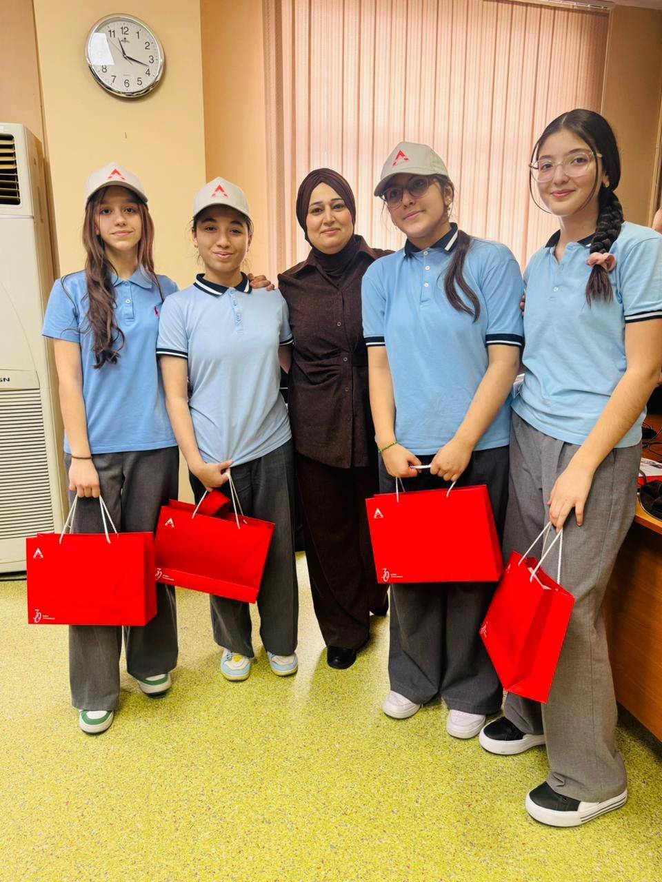 A-Qroup Sığorta Şirkəti “Qlobal Pul Həftəsi" çərçivəsində məktəbliləri maarifləndirib 1 WhatsApp Image 2026 03 18 at 12.16.08 1