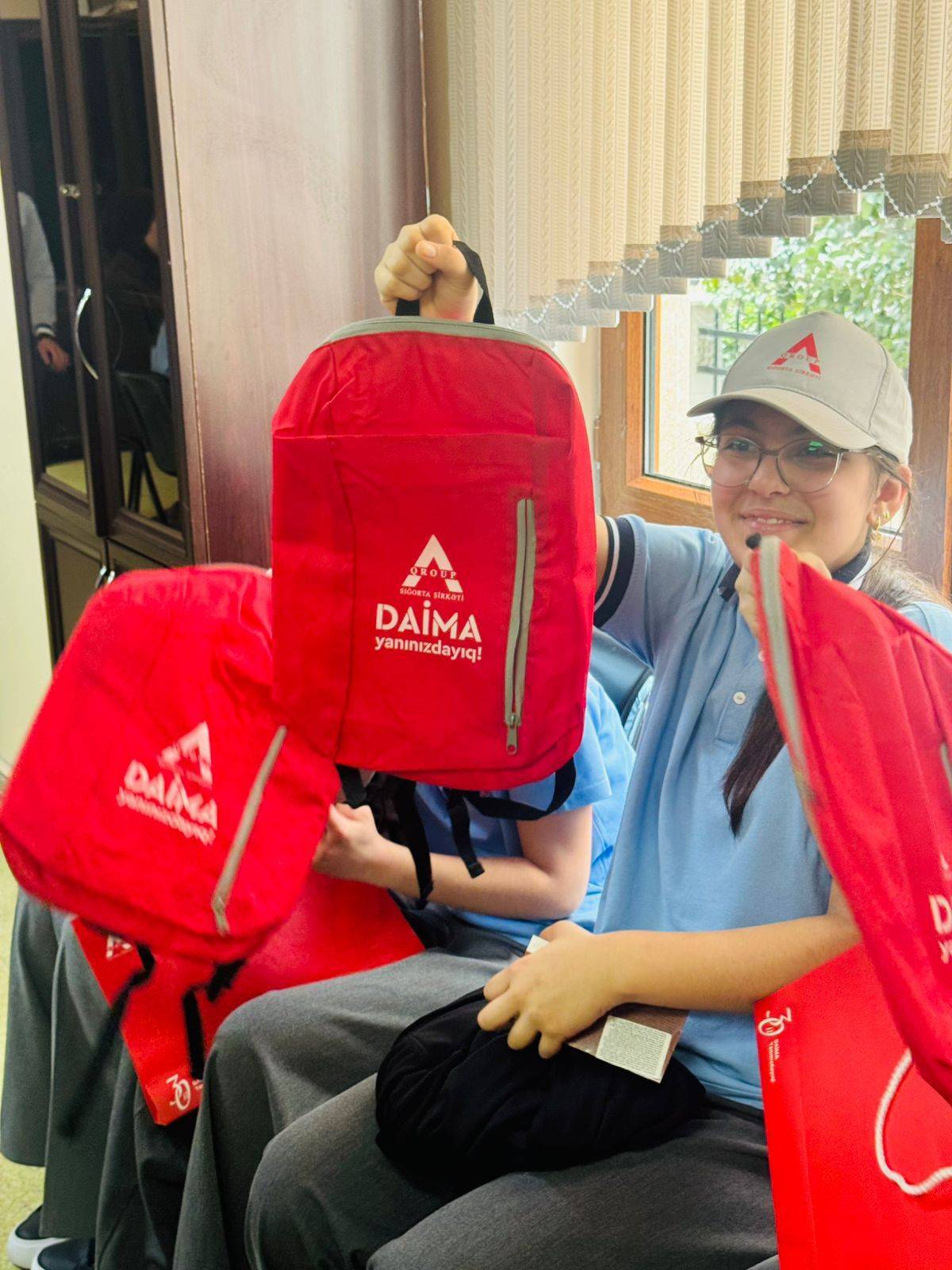 A-Qroup Sığorta Şirkəti “Qlobal Pul Həftəsi" çərçivəsində məktəbliləri maarifləndirib 3 WhatsApp Image 2026 03 18 at 12.16.35 1