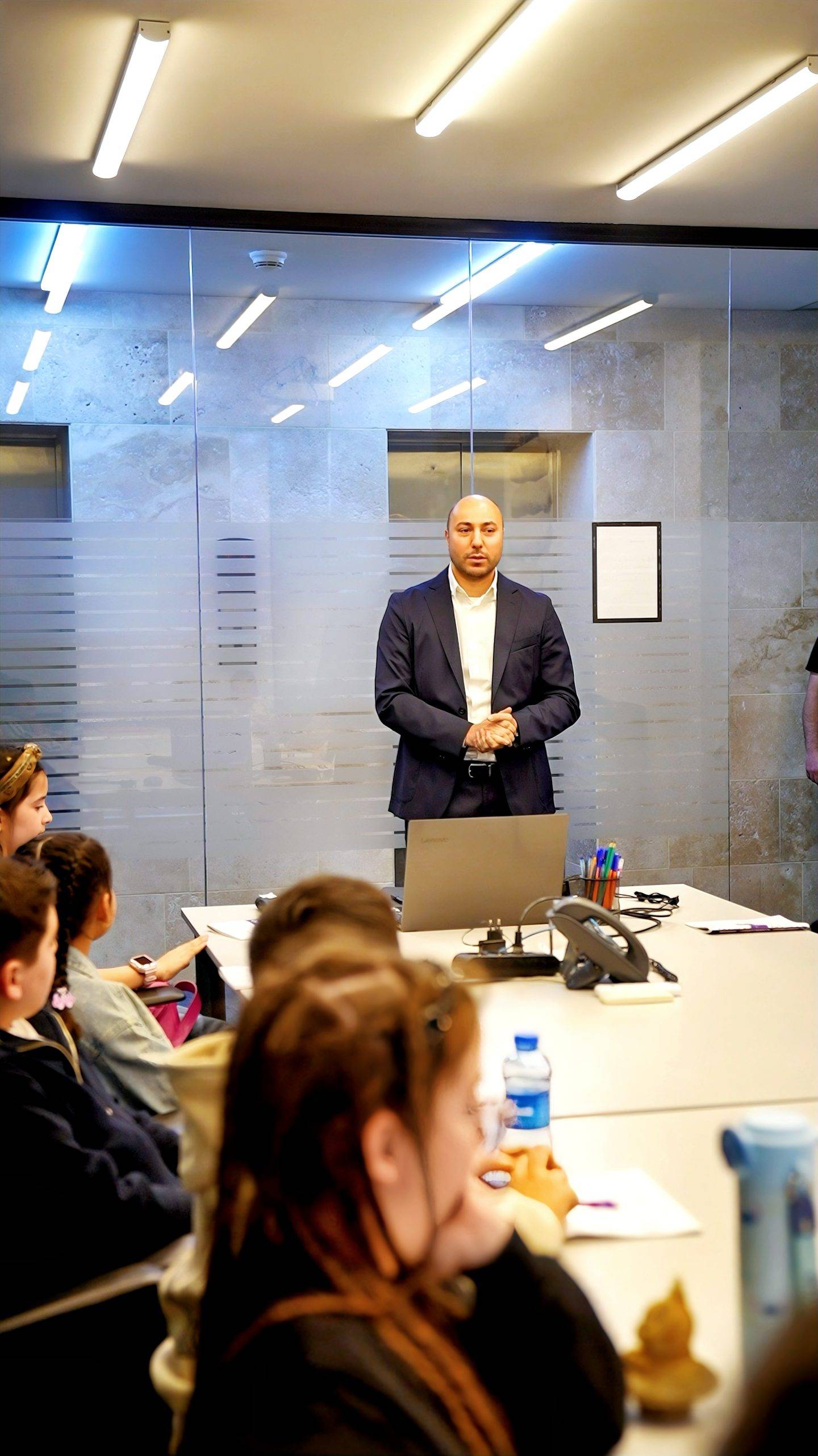 Unibank Qlobal Pul Həftəsi çərçivəsində məktəblilər üçün tədbir keçirib 2 p2 scaled