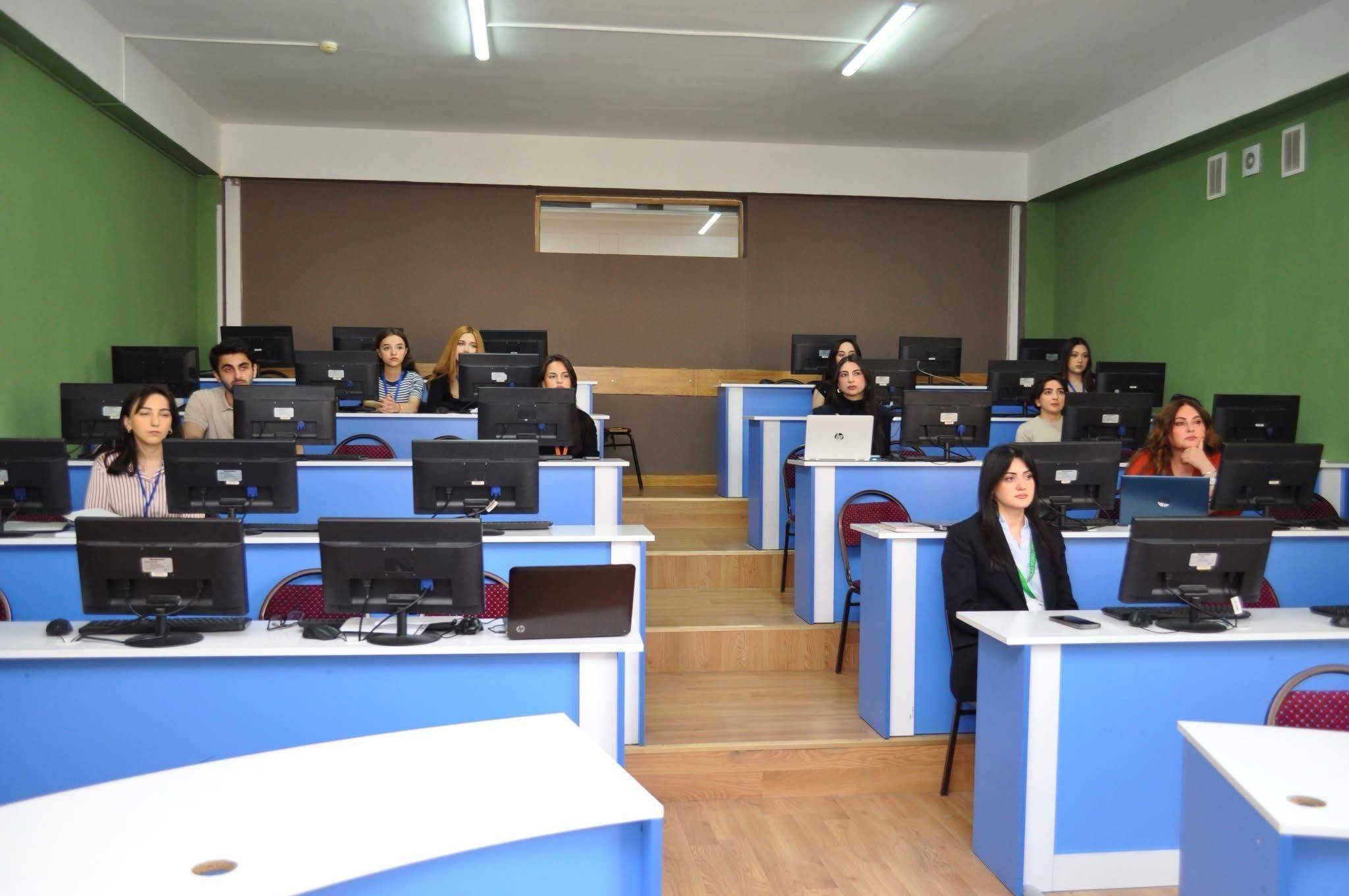 Unicapital-ın Baş direktoru Odlar Yurdu Universitetində keçirilən seminarda çıxış etdi 2 3 CU SEKIL 1