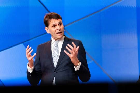 Dünyanın ən çox tələb olunan maşınını yaratmaq uğrunda yarış 3 4 4