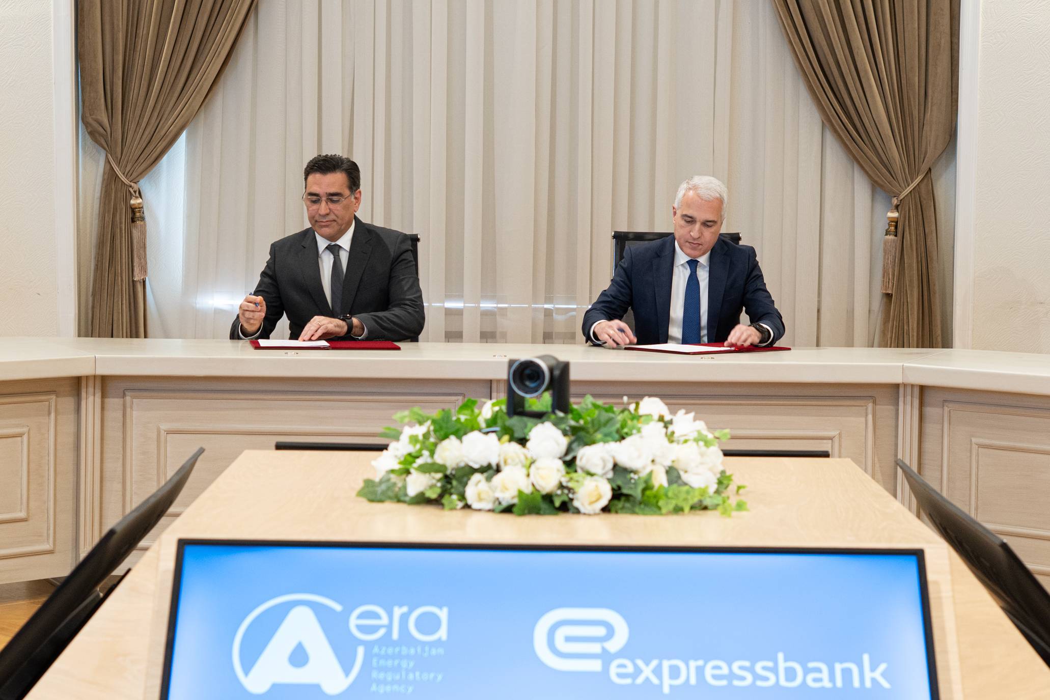 Expressbank ilə Enerji Məsələlərini Tənzimləmə Agentliyi arasında əməkdaşlığa dair mühüm müqavilə imzalanıb 1 DSC07447