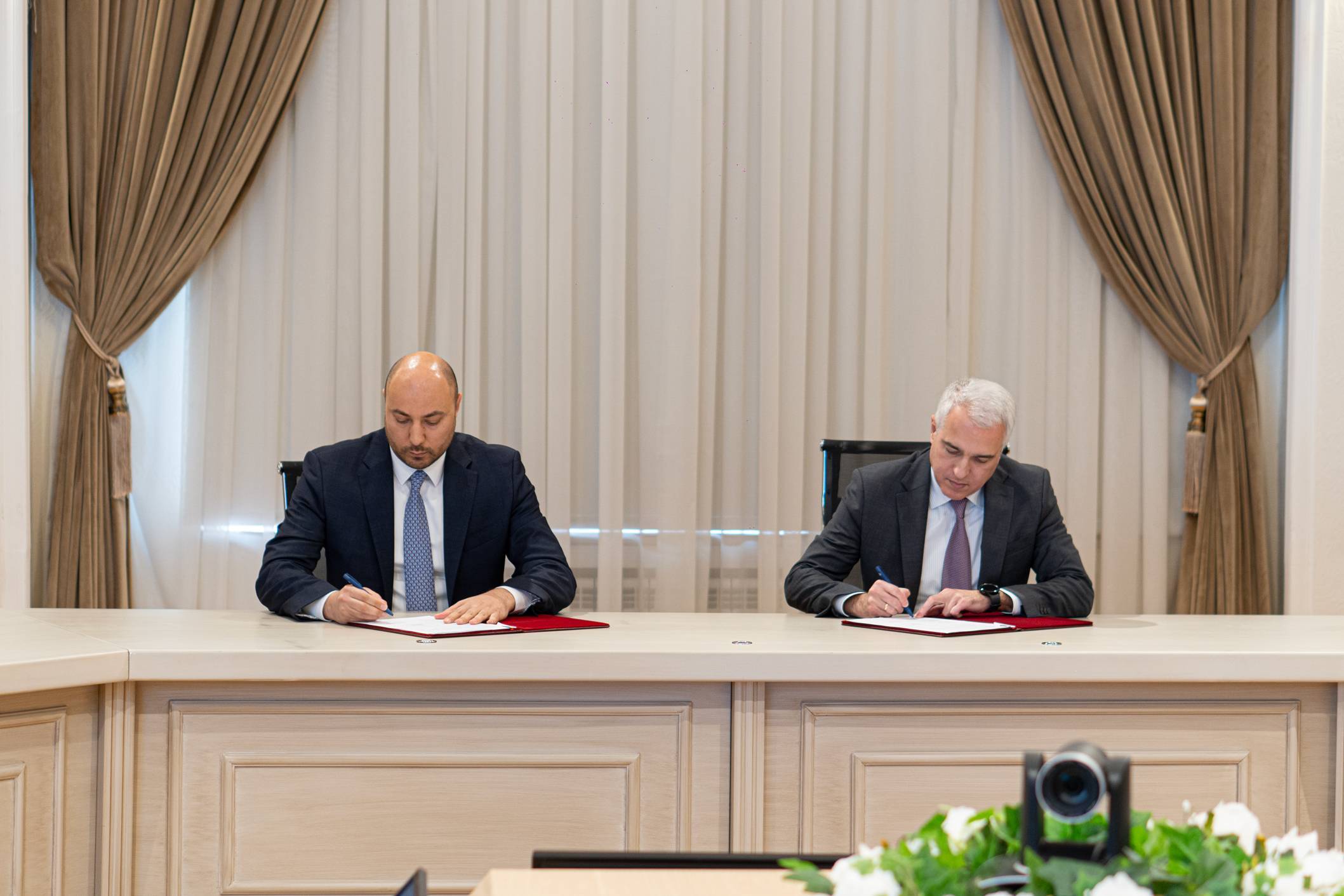 Unibank enerji effektivliyi üzrə EMTA ilə əməkdaşlıq müqaviləsi imzaladı 3 EMTA1 1