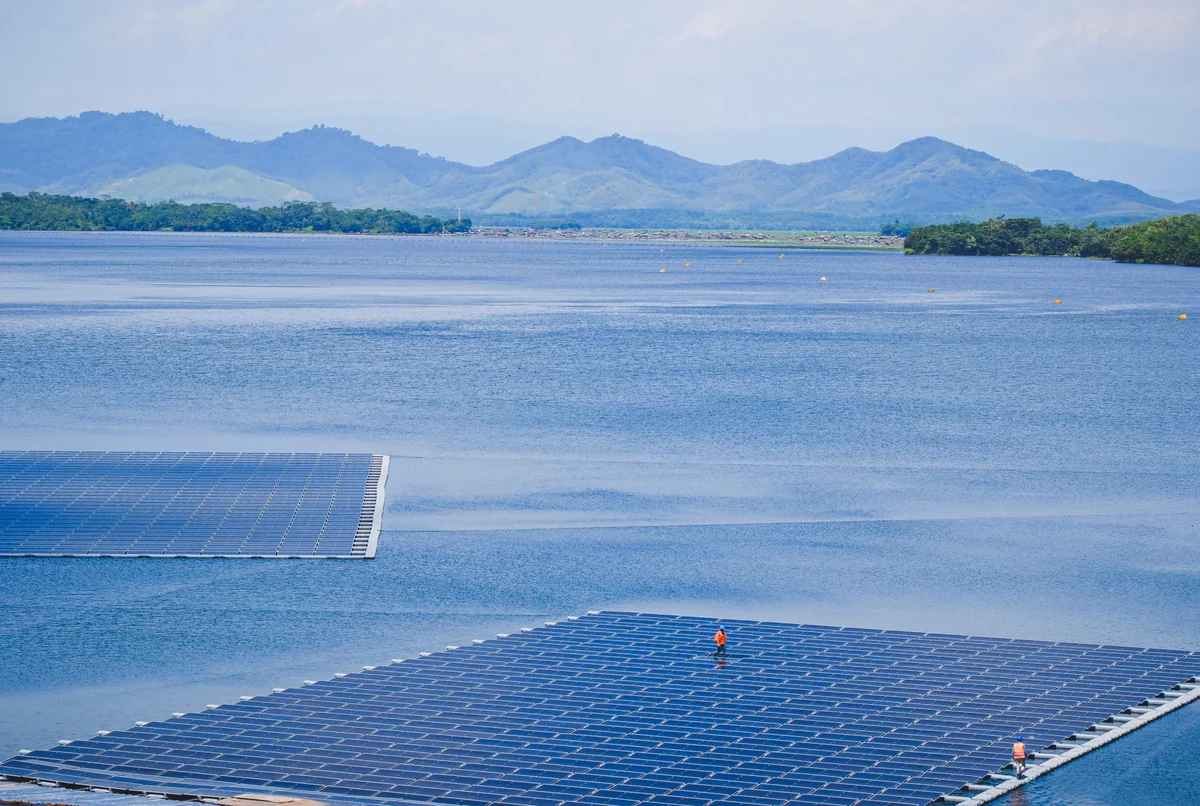 "Total" və "Masdar" 2,2 milyard dollar portfeli olan birgə müəssisə yaradıb 2 LiODAIhvXPu8YqWc6Lf8MzDC6Fm4WPhgVlahtL2v 1200