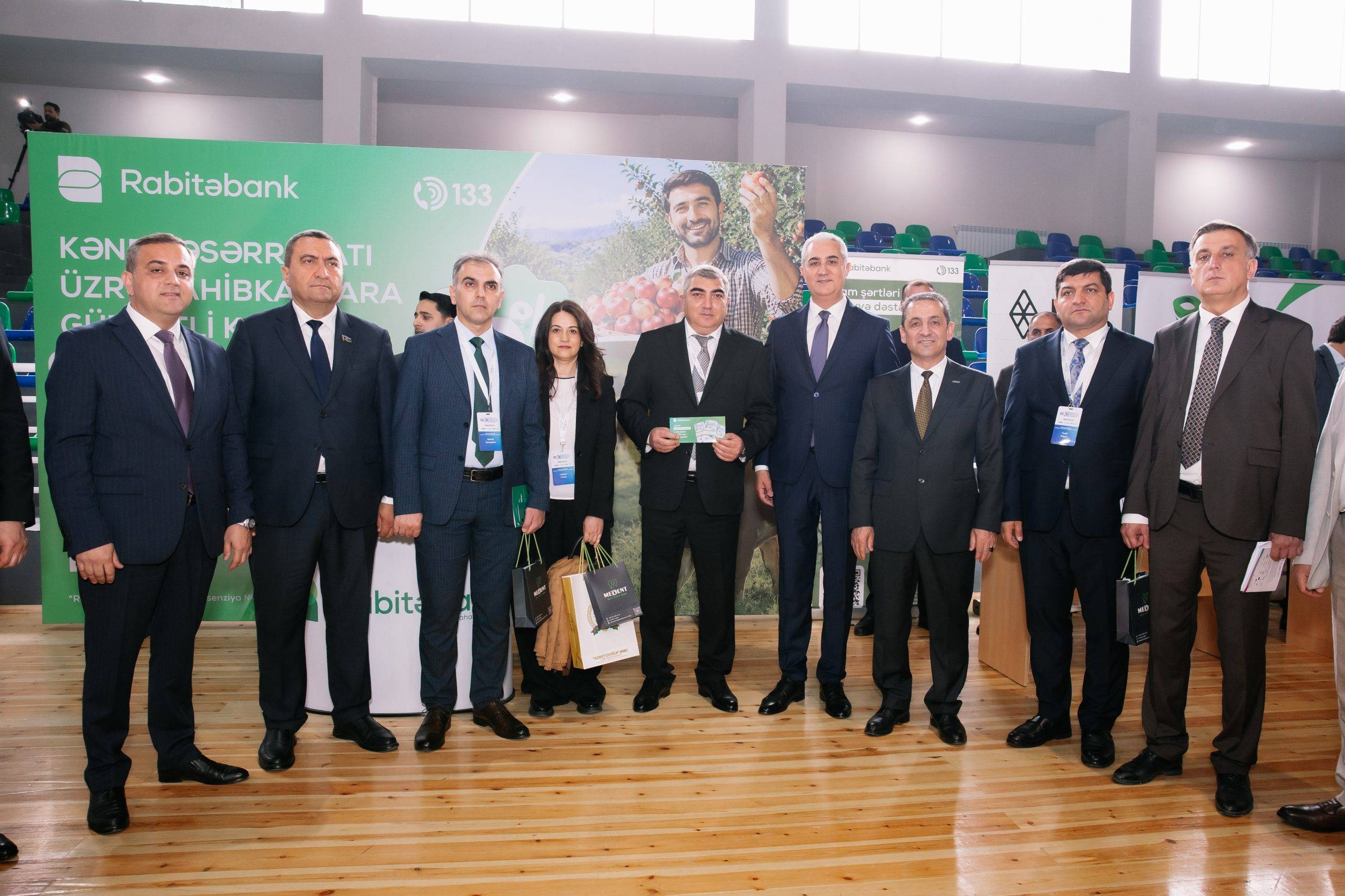Rabitəbank maliyyə savadlılığı layihəsi çərçivəsində regionlarda sahibkarlığın inkişafına dəstəyini davam etdirir 3 0P0A0274 1 scaled