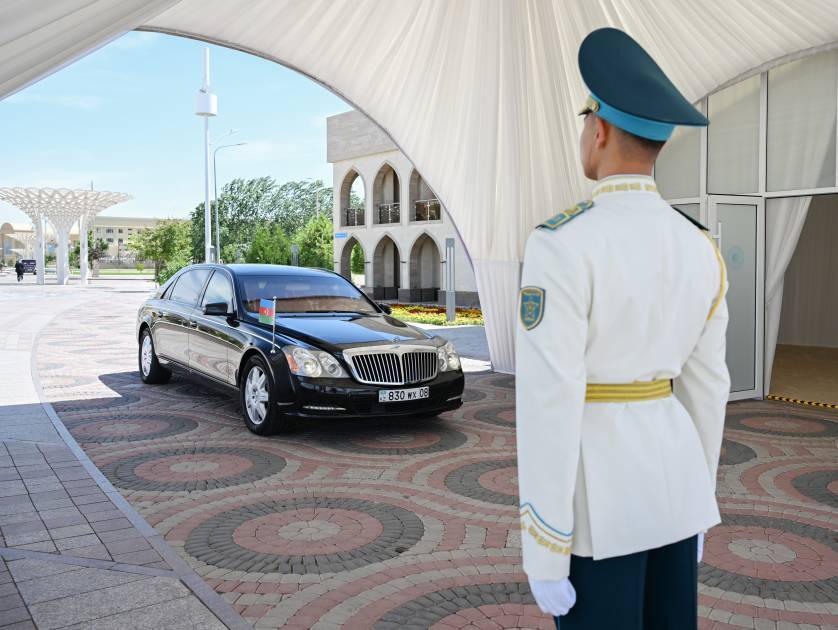 Prezident Türküstanda bir sıra mədəni məkanlarla tanış oldu - Fotolar 1 1 1