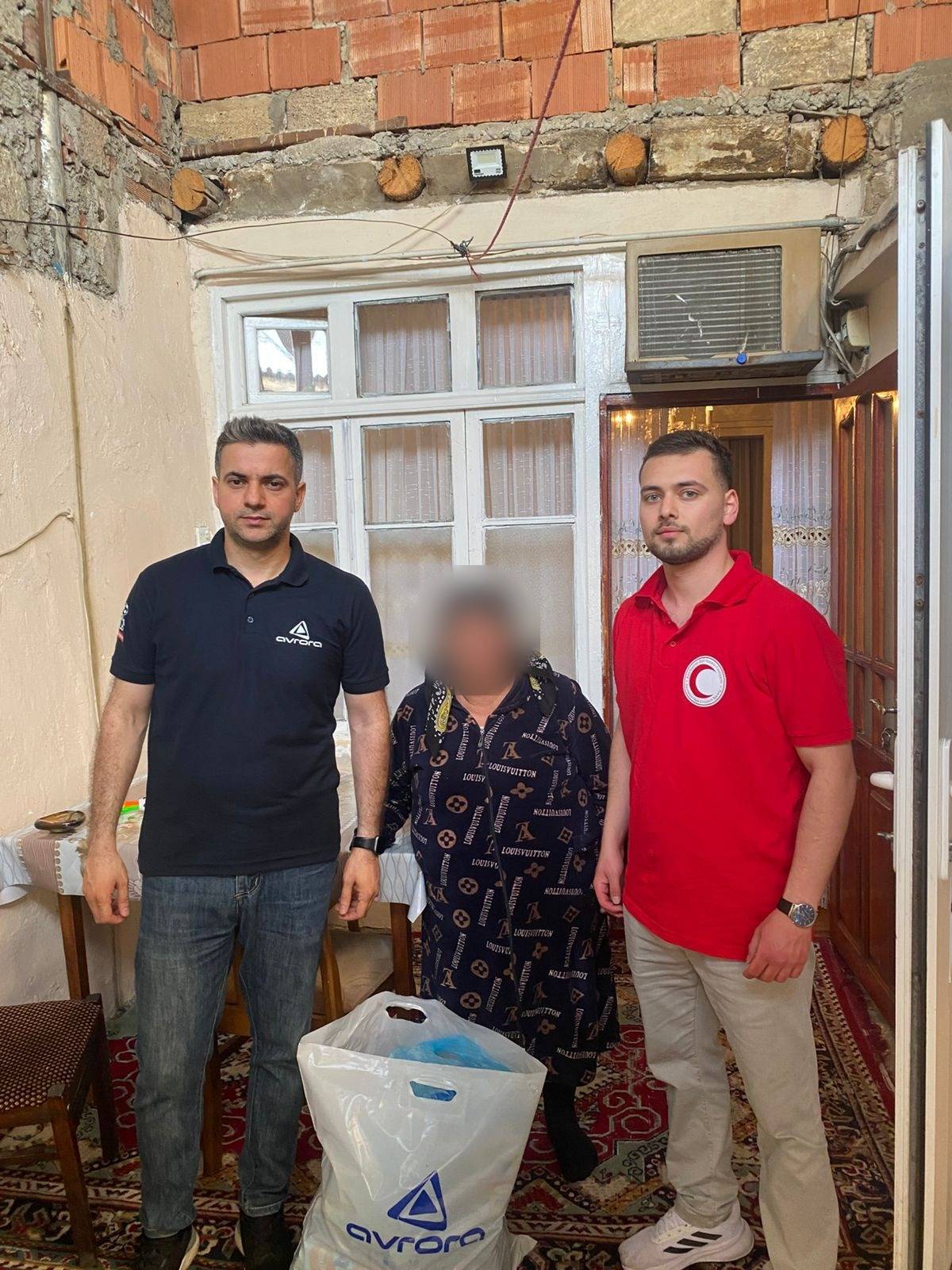“Avrora Qrup” Qurban Bayramı münasibətilə aztəminatlı ailələrə bayram sovqatı çatdırıb 1 1 4