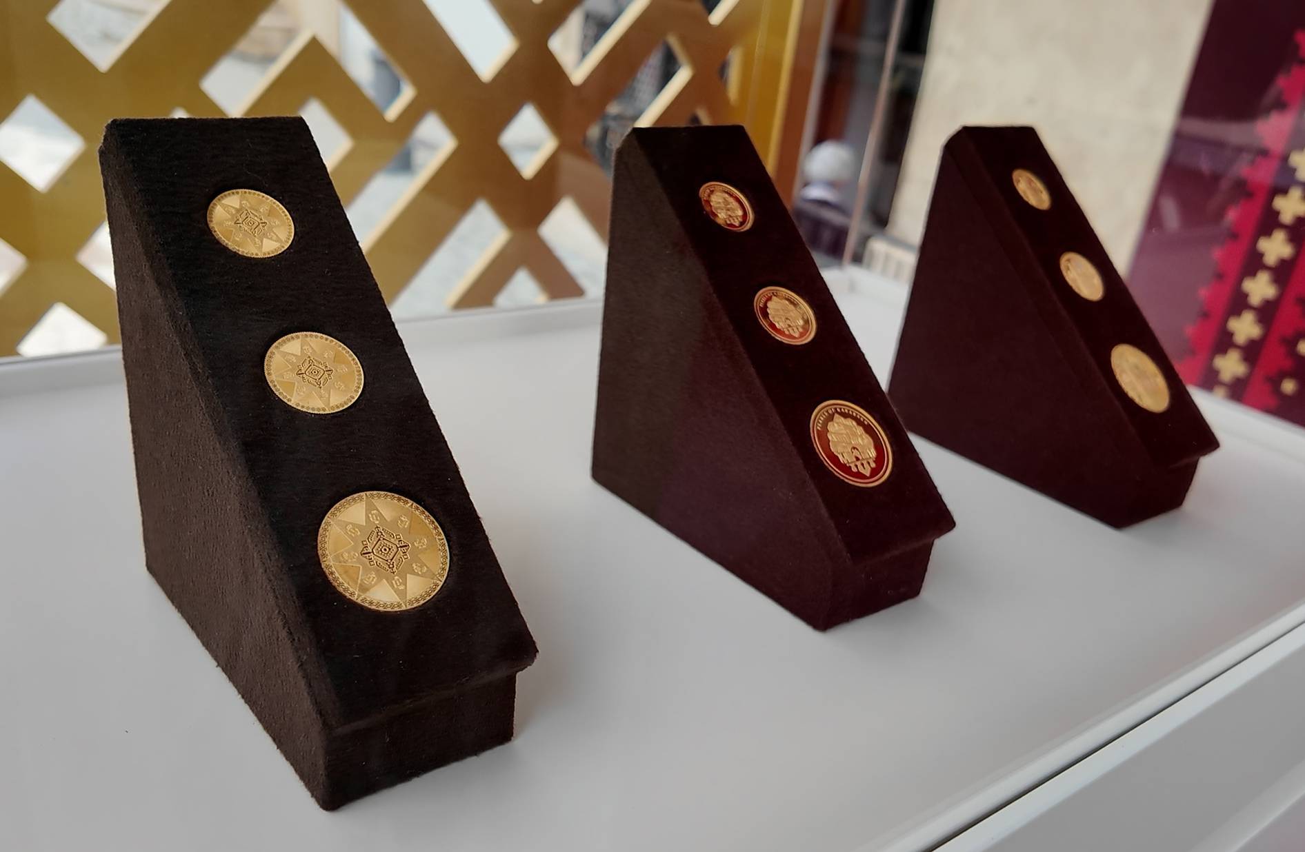 “AzerGold”un qızıl və gümüş məhsulları Beynəlxalq Xalça Festivalında nümayiş olunub 1 12 5